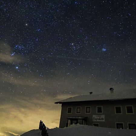 Enzianhuette Berggasthaus San Leonardo in Passiria Kültér fotó
