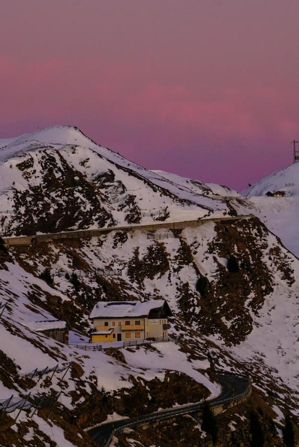 Enzianhuette Berggasthaus San Leonardo in Passiria Kültér fotó
