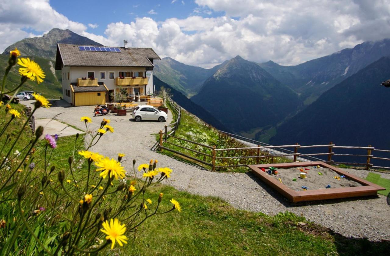 Enzianhuette Berggasthaus San Leonardo in Passiria Kültér fotó