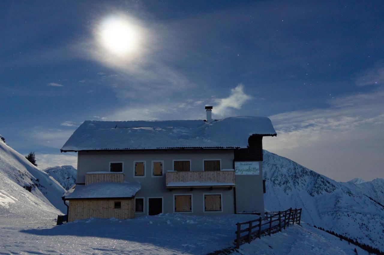 Enzianhuette Berggasthaus San Leonardo in Passiria Kültér fotó