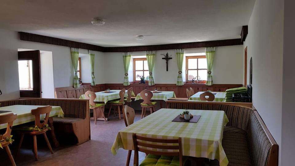 Enzianhuette Berggasthaus San Leonardo in Passiria Kültér fotó