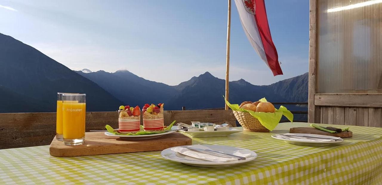 Enzianhuette Berggasthaus San Leonardo in Passiria Kültér fotó
