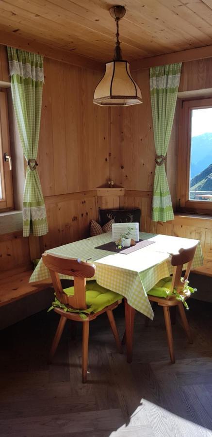 Enzianhuette Berggasthaus San Leonardo in Passiria Kültér fotó